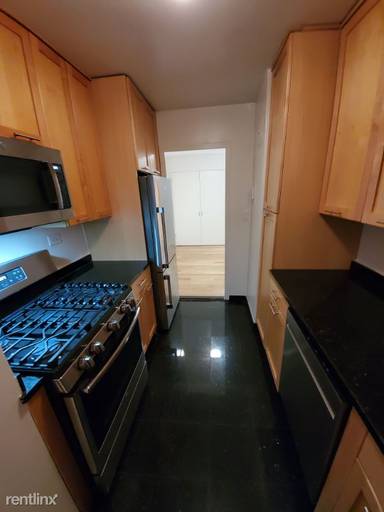 Main picture of 124 E 24th St