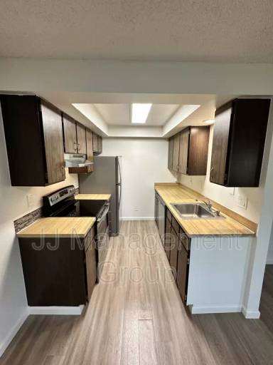 Main picture of 3414 S Grand Blvd