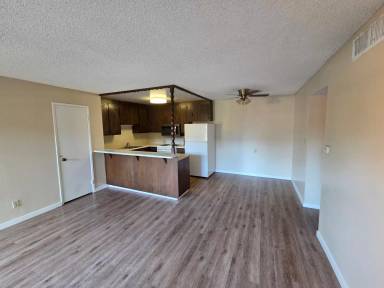 Main picture of Howe Manor East