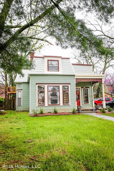 Main picture of 1122 E Walnut St