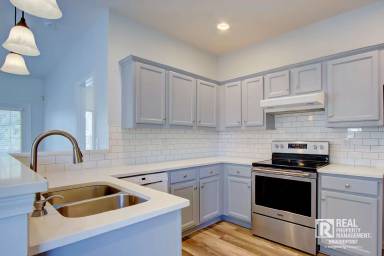 Main picture of 2815 Summertrees Blvd