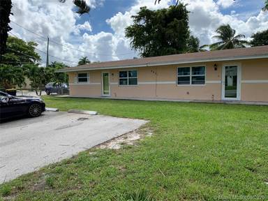 Main picture of 4431 SW 32nd Ave