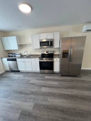 Main picture of 10 Boulder Dr