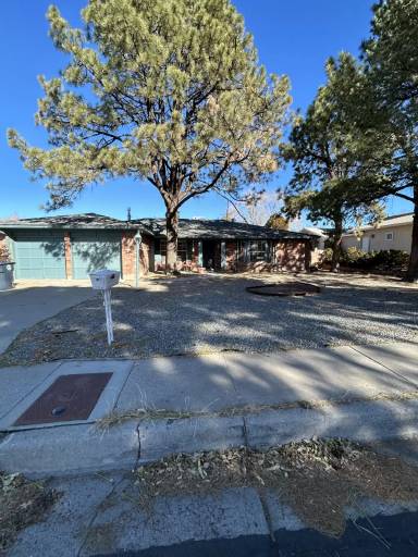 Main picture of 4716 Sherwood St NE