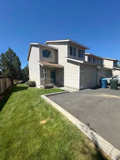 Main picture of 2110 NE Holliday Ave