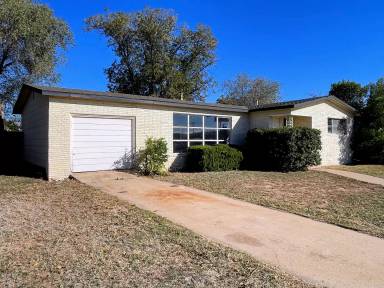 Main picture of 2401 42nd St