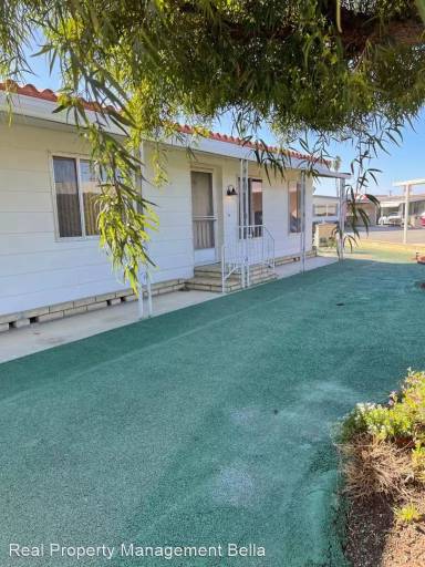 Main picture of 1700 Santiago Way