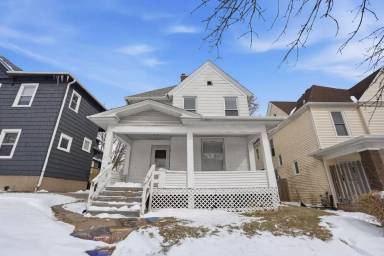 Main picture of 715 Iowa St