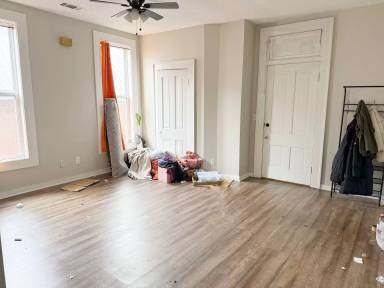 Main picture of 28 E Powell Ave