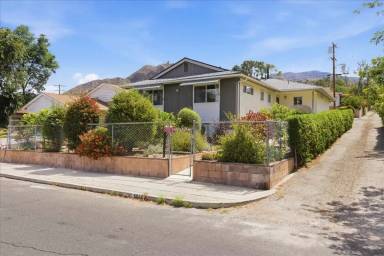Main picture of 10602 Helendale Ave