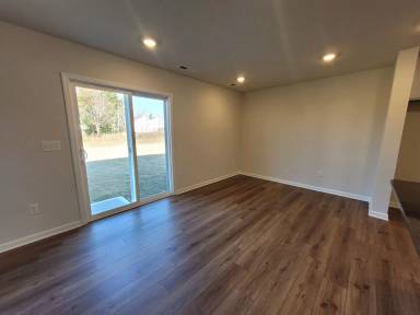 Main picture of 124 Rock Ave