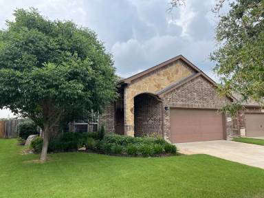 Main picture of 3020 Tamarack Ln