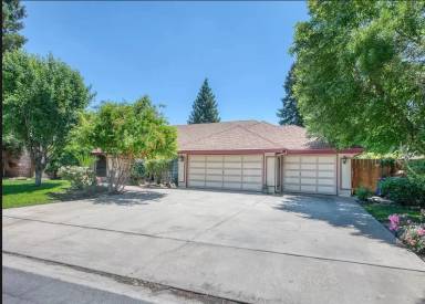 Main picture of 203 E Dorothea Ct