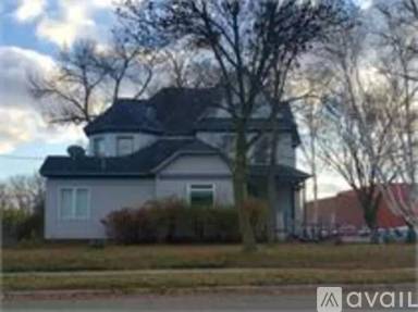 Main picture of 364 Maple St N