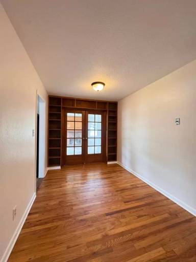 Main picture of 609 Duke Ln