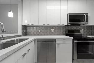 Main picture of 3586 N University Dr