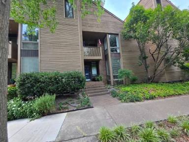 Main picture of 717 Botetourt Gdns