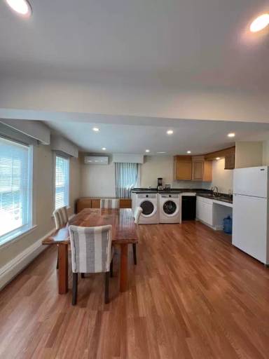 Main picture of 35 Harvard St