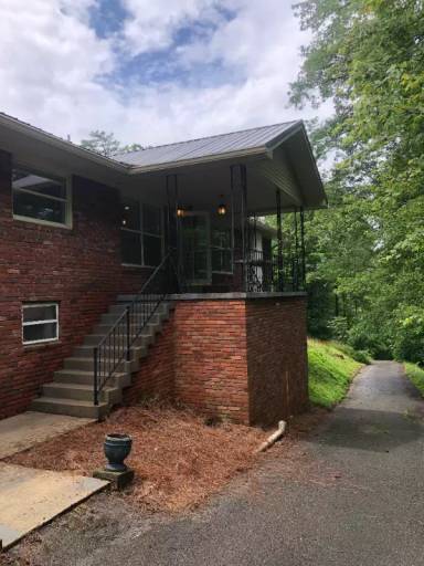 Main picture of 321 Hillcrest Dr