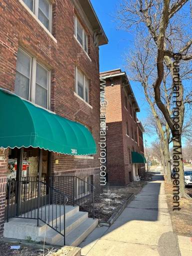 Main picture of 2882 Humboldt Ave S
