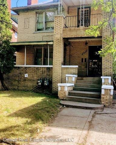 Main picture of 2475 Gladstone St