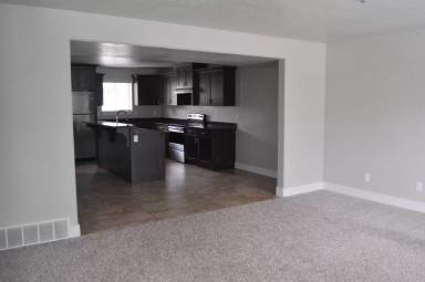 Main picture of 476 W 1460 N
