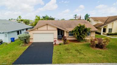 Main picture of 9517 NW 33rd Pl