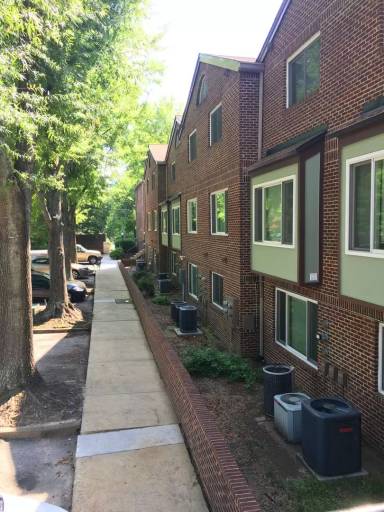 Main picture of Chancellor's Square Condos