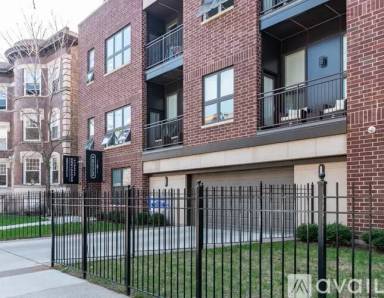 Main picture of 933 W Belle Plaine Ave