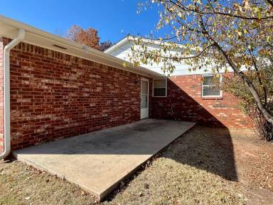 Main picture of 229 E Lincoln Ave