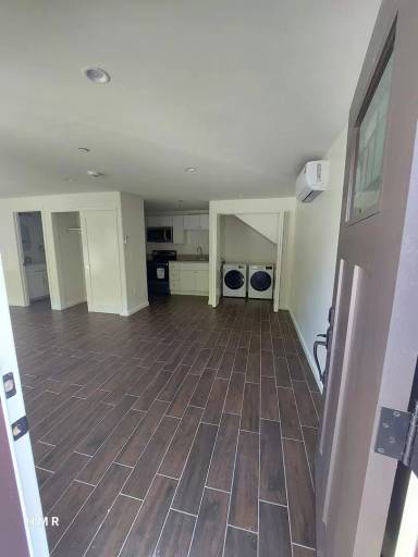 Main picture of 749 1/2 E Avenue 43