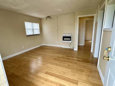 Main picture of 915 3rd St W