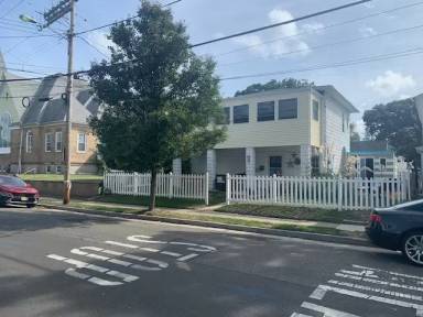 Main picture of 604 Madison Ave