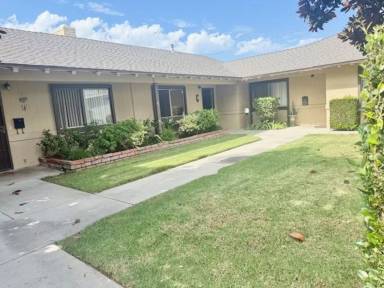 Main picture of 2751 W Yale Ave