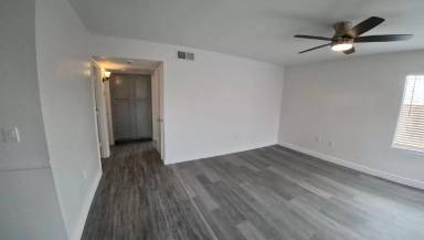 Main picture of 3049 E Cicero St
