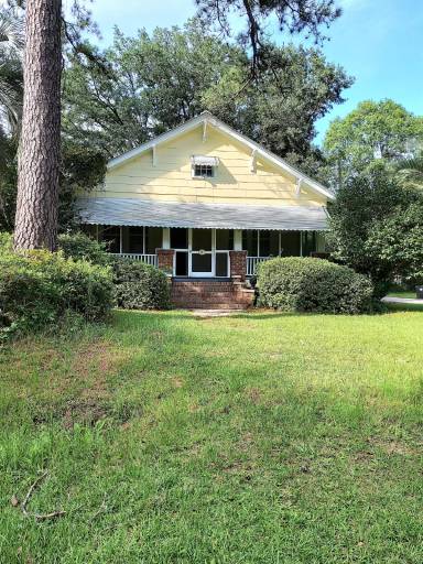 Main picture of 801 W Richardson Ave