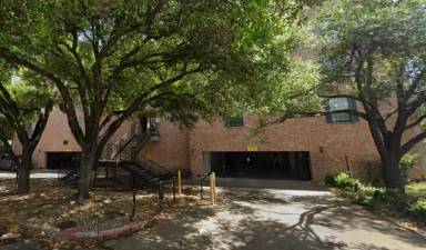 Main picture of 2401 Leon St
