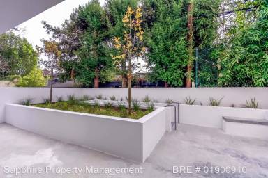 Main picture of 11478 Moorpark St