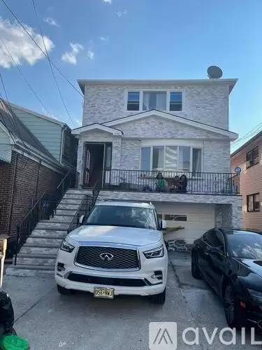 Main picture of 170 W 22nd St