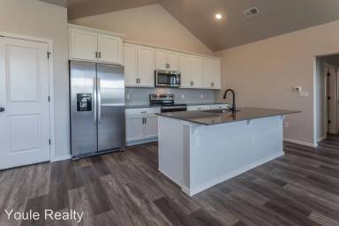 Main picture of 533 Vicot Way