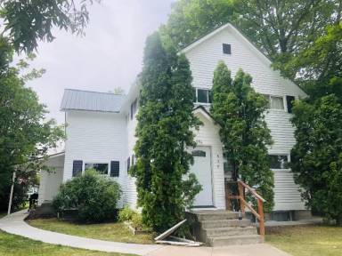 Main picture of 536 7th Ave W