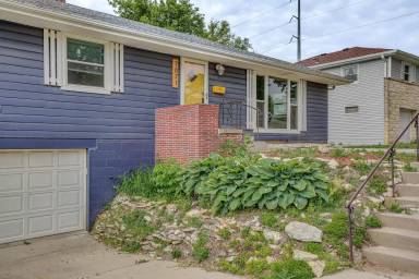 Main picture of 7071 Izard St