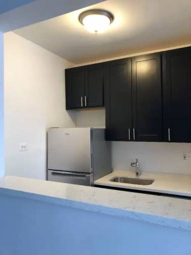 Main picture of 2351 W Wilson Ave
