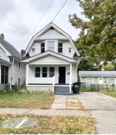 Main picture of 828 Toronto Ave