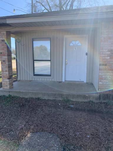 Main picture of 150 Lone Oak Rd