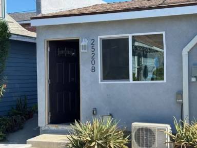Main picture of 2516 E Anaheim St
