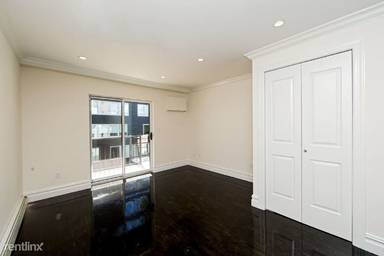 Main picture of 448 W 19th St