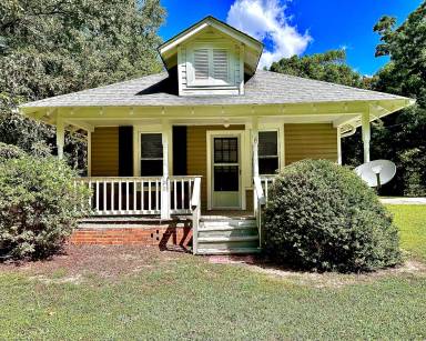 Main picture of 137 Virginia Ave