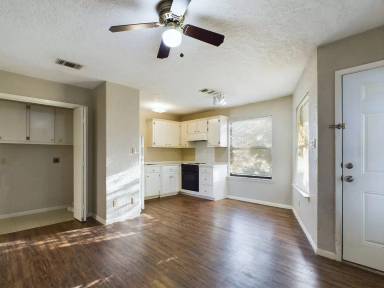 Main picture of 293 Billie Dr. Building 4 - 16