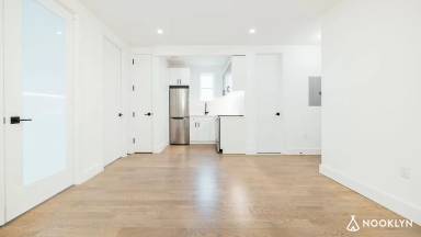 Main picture of 282 E 32nd St